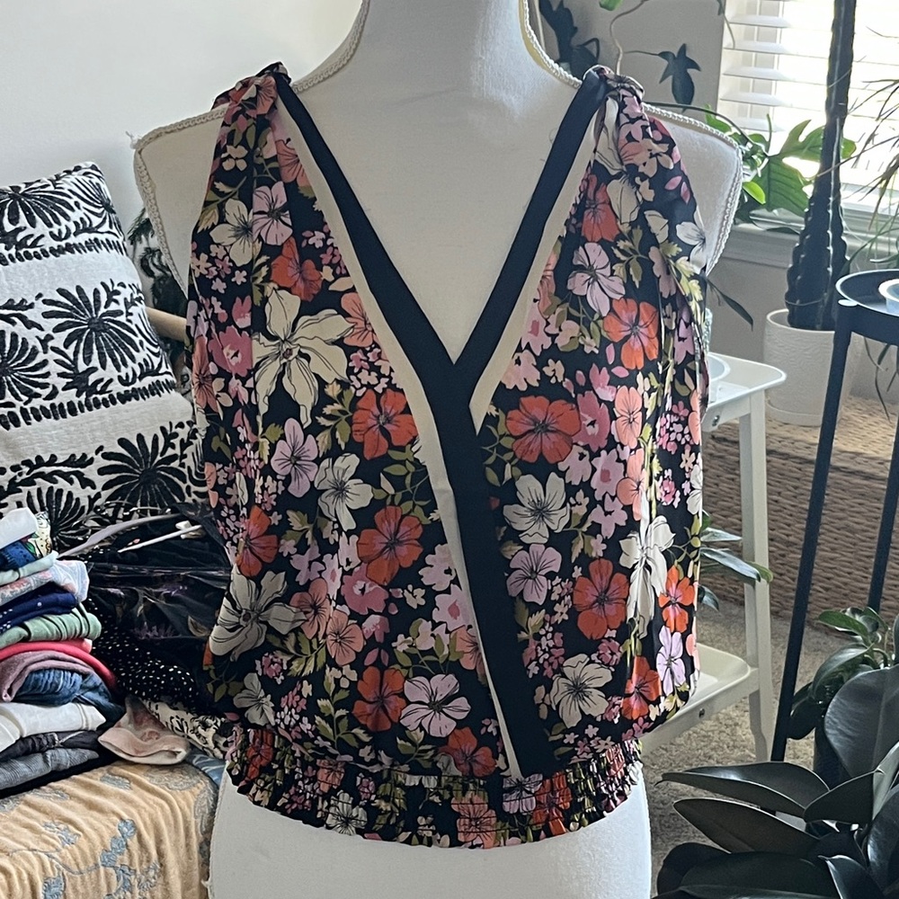 Joie Black Floral V-Neck Tie-Shoulder Cropped Camisole